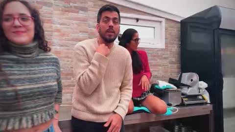 ANDREA STEPH  MIKE online show from December 5, 2025, 10:46 am