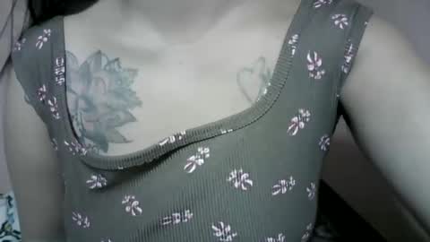 naughtymom_33 online show from November 25, 2025, 5:57 pm