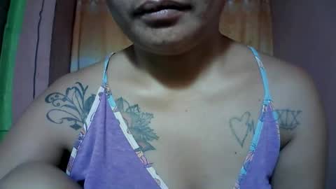 naughtymom_33 online show from November 28, 2025, 11:18 pm