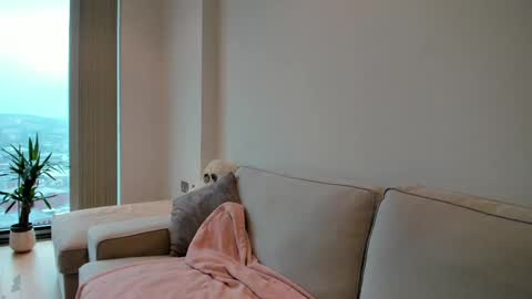 Gigi Chu  online show from February 10, 2025, 2:37 pm