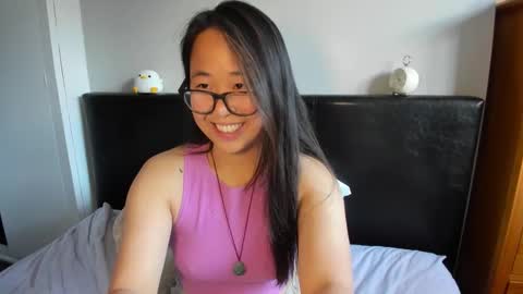 Gigi Chu  online show from October 24, 2025, 9:49 am