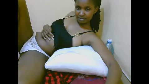 Snapshot of naughtysammur25 chatting on October 11, 2025, 12:21 am naughtyqueen online show from October 11, 2025, 12:21 am