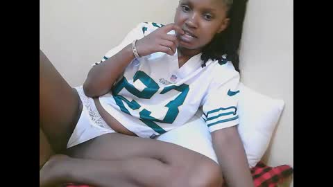 Snapshot of naughtysammur25 chatting on October 12, 2025, 10:53 pm naughtyqueen online show from October 12, 2025, 10:53 pm