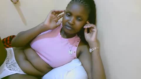 Snapshot of naughtysammur25 chatting on October 19, 2025, 12:06 pm naughtyqueen online show from October 19, 2025, 12:06 pm