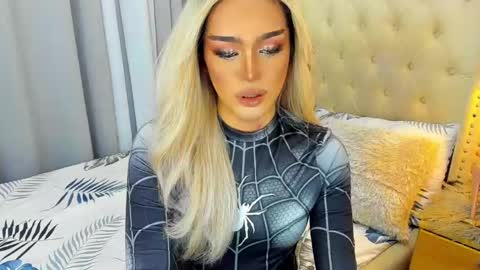 Snapshot of naughtysexy_diana chatting on April 23, 2026, 4:14 am Diana online show from April 23, 2026, 4:14 am
