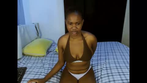 Snapshot of naughtysluts_ chatting on October 31, 2025, 8:04 am naughtysluts_ online show from October 31, 2025, 8:04 am