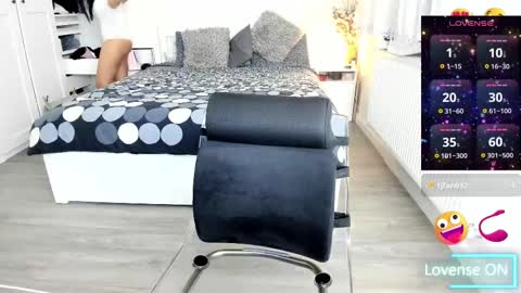 KimBeee online show from February 18, 2025, 6:59 am