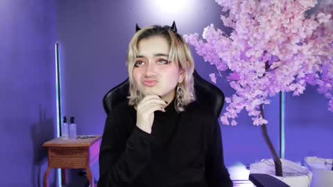 Navier  online show from November 11, 2025, 8:42 pm