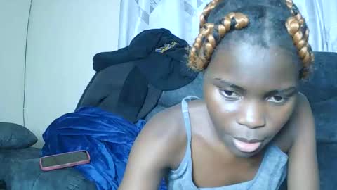 nayela_ online show from February 28, 2026, 12:11 am