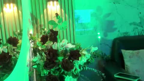 Nayla  online show from December 2, 2025, 1:17 pm