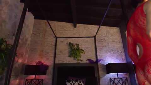 Nayla  online show from December 5, 2025, 8:38 pm