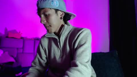 Im Nayton online show from November 4, 2025, 10:36 am