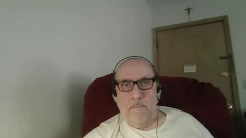 Snapshot of needlesslove chatting on April 22, 2026, 11:50 pm Tom online show from April 22, 2026, 11:50 pm