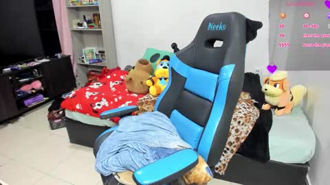 Geek Nicole    im Neeko UwU online show from November 2, 2025, 5:04 pm