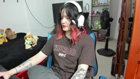 Geek Nicole    im Neeko UwU online show from April 18, 2026, 7:07 pm