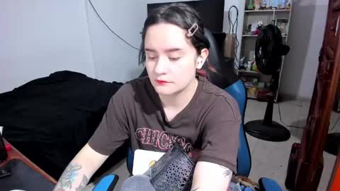 Snapshot of neeko_lol_ chatting on June 3, 2026, 11:35 am Geek Nicole im Neeko UwU online show from June 3, 2026, 11:35 am