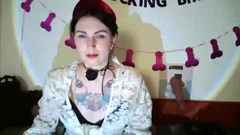 nefertiti_queen online show from February 18, 2026, 10:39 pm