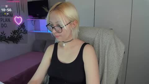 Kate online show from April 21, 2026, 8:44 pm