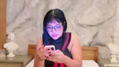 Snapshot of nekovamp_ chatting on August 6, 2026, 4:42 pm V I X E N online show from August 6, 2026, 4:42 pm