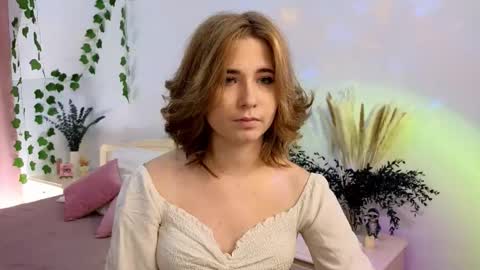 Snapshot of nellie_moans chatting on November 19, 2025, 1:44 pm Nellie online show from November 19, 2025, 1:44 pm