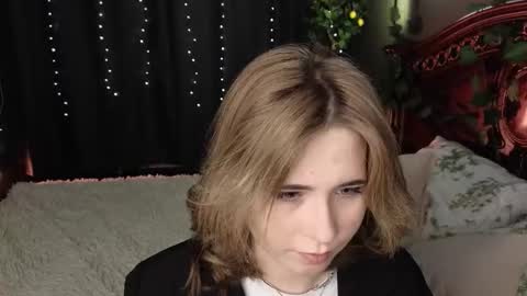 Snapshot of nellie_moans chatting on November 27, 2025, 2:52 pm Nellie online show from November 27, 2025, 2:52 pm