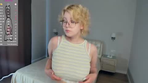 Snapshot of nelly_gloss chatting on July 16, 2026, 7:47 am nelly_gloss online show from July 16, 2026, 7:47 am