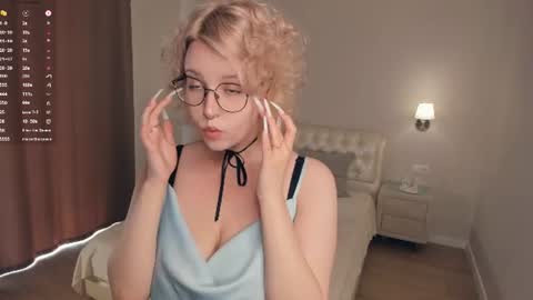 Snapshot of nelly_gloss chatting on July 17, 2026, 7:59 am nelly_gloss online show from July 17, 2026, 7:59 am