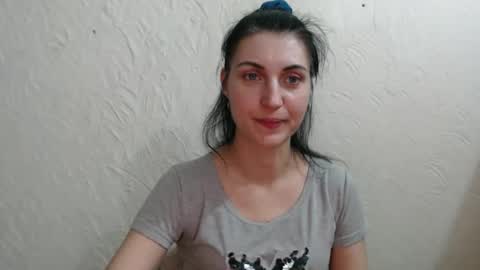 Snapshot of nensyfay_ chatting on February 21, 2025, 11:10 pm Nensy online show from February 21, 2025, 11:10 pm