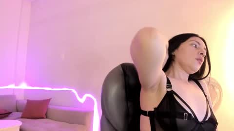 Sarah  online show from November 9, 2025, 6:33 am