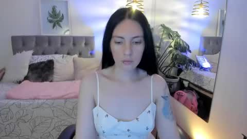 Sarah  online show from November 17, 2025, 3:12 am