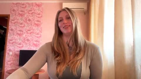 Snapshot of neomimaddern chatting on April 22, 2026, 6:05 am neomimaddern online show from April 22, 2026, 6:05 am