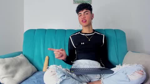  NeoRaptis  jhonatan  online show from January 17, 2025, 8:11 pm