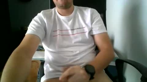 Snapshot of nerdxxx94 chatting on June 6, 2026, 4:44 pm MrBull online show from June 6, 2026, 4:44 pm
