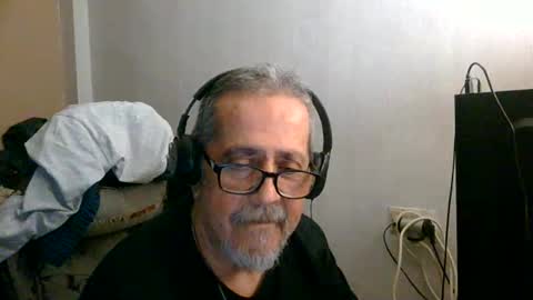 Snapshot of neron401 chatting on May 5, 2026, 8:17 pm neron401 online show from May 5, 2026, 8:17 pm
