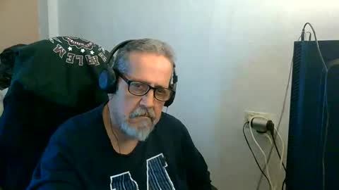 Snapshot of neron401 chatting on May 16, 2026, 3:33 pm neron401 online show from May 16, 2026, 3:33 pm
