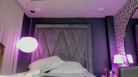 Nessa fox online show from September 10, 2025, 11:21 am