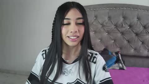 nesuko_kamado online show from November 26, 2025, 12:39 pm