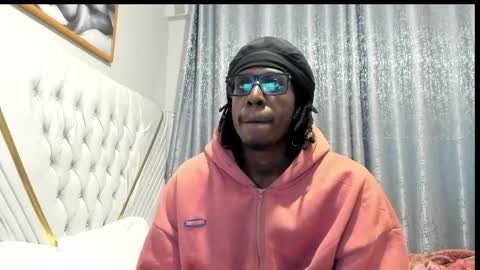 Snapshot of netfux_and_chill chatting on May 18, 2026, 4:40 am netfux_and_chill online show from May 18, 2026, 4:40 am