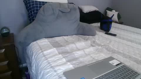 newtothis7756 online show from September 17, 2025, 1:18 am