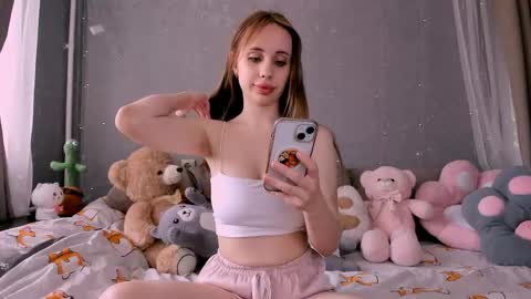 Snapshot of next__door chatting on May 21, 2026, 7:59 am Daria online show from May 21, 2026, 7:59 am