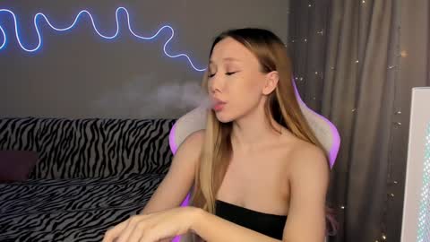 Mina online show from December 21, 2024, 10:50 am