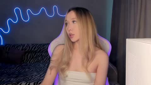 Mina online show from February 10, 2025, 12:08 pm