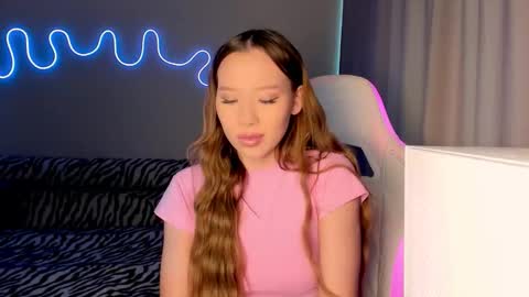 Mina online show from September 24, 2025, 10:29 am