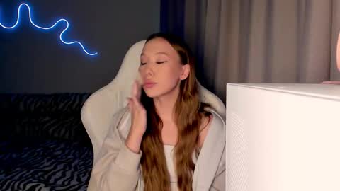 Mina online show from October 22, 2025, 1:11 pm