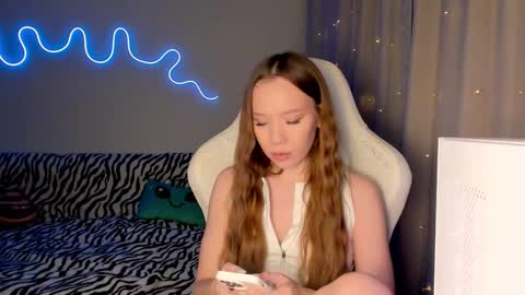 Mina online show from December 4, 2025, 1:53 pm