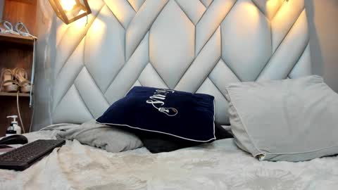 Milena online show from February 5, 2025, 7:53 pm