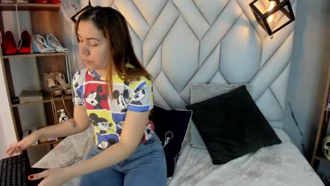 Milena online show from February 6, 2025, 1:32 pm