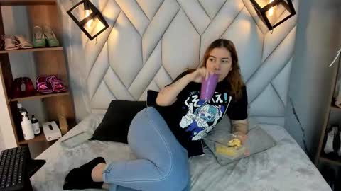 Milena online show from March 5, 2025, 2:01 pm