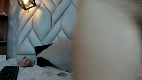 Milena online show from March 7, 2025, 5:06 pm