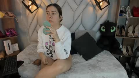 Milena online show from March 11, 2025, 1:34 pm